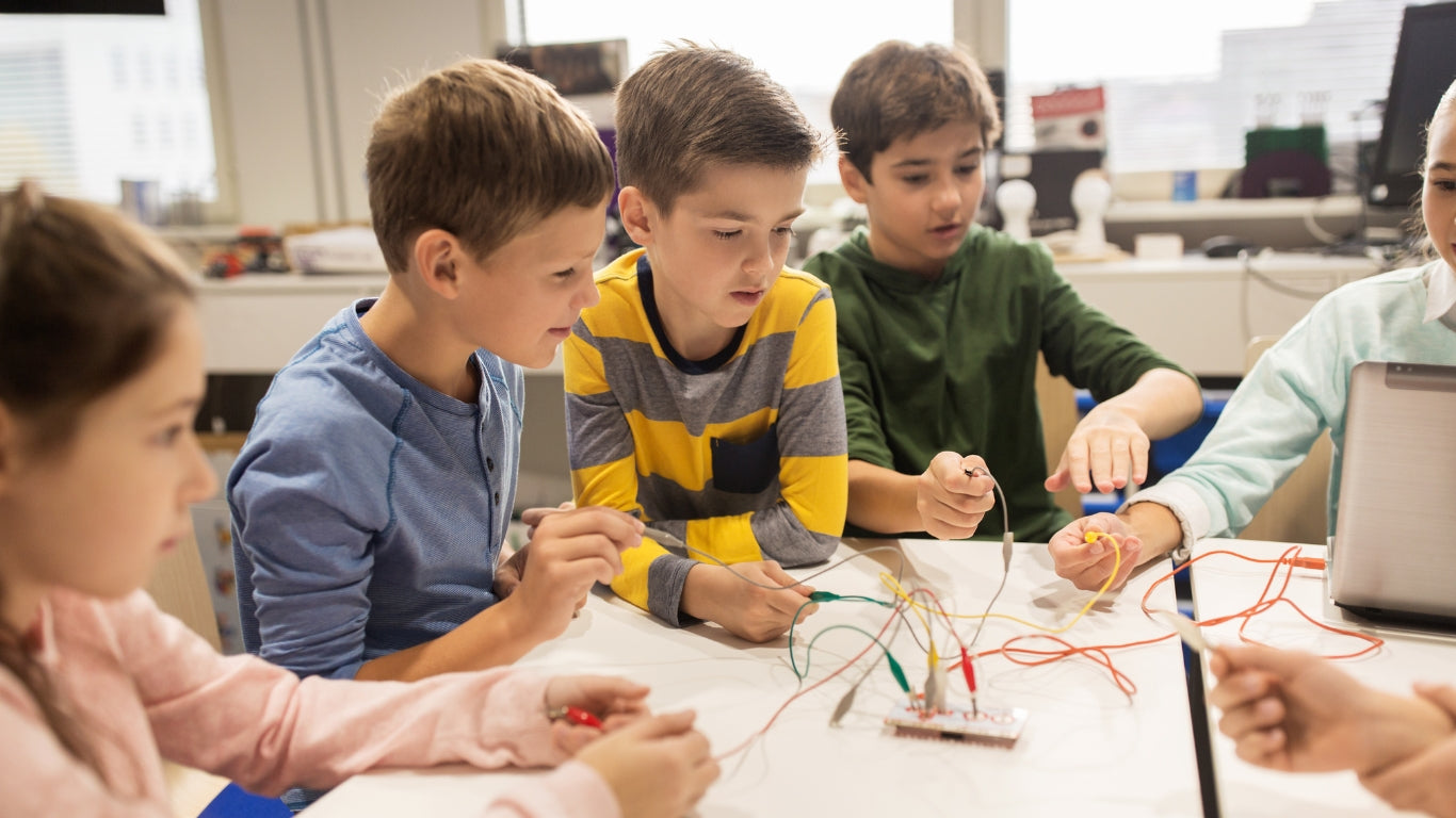 Always Invent - website banner showing curious participants gaining value from invention learning program and admissions currently open!